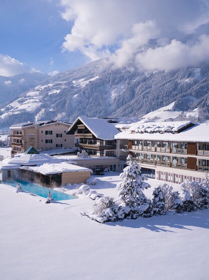 Winteraufnahme Drohne Hotel Theresa im Zillertal