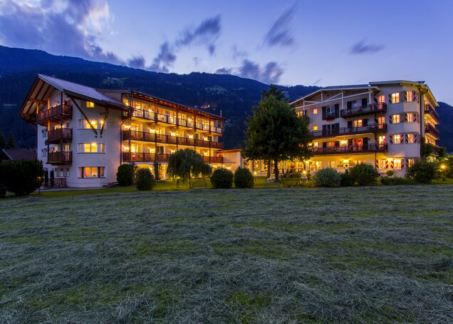 A view of Hotel Theresa Zillertal at dusk