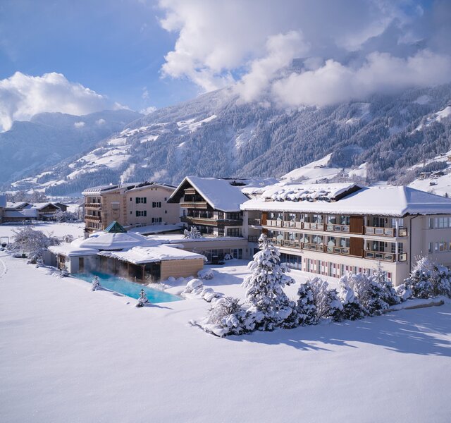 Winteraufnahme Drohne Hotel Theresa im Zillertal