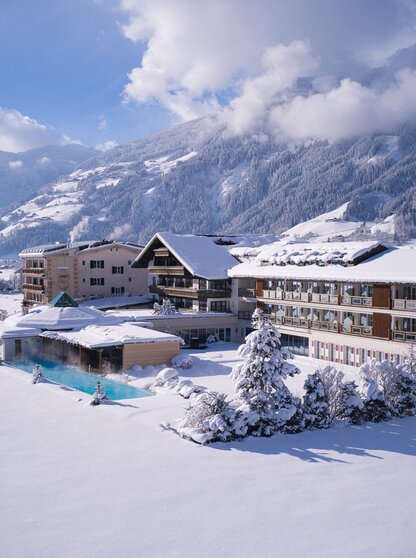 Winteraufnahme Drohne Hotel Theresa im Zillertal Winterliche Aufnahme des Hotel Theresa im Zillertal