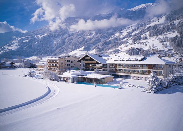 Aussenansicht Winter Drohnenaufnahme Hotel Theresa Zillertal