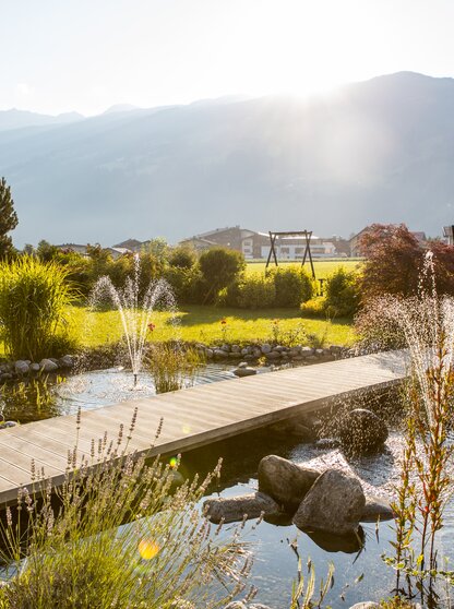 Aussenbereich Garten der Stille mit Teich Sommer Hotel Theresa Zillertal Aussenbereich Garten der Stille mit Teich Sommer Hotel Theresa Zillertal