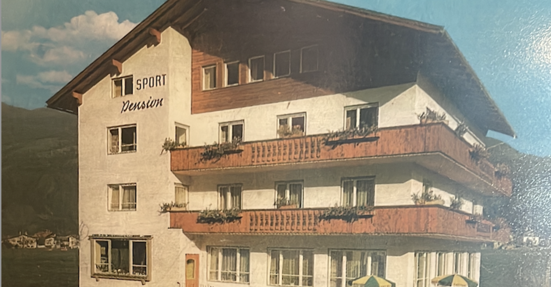 The picture shows an exterior view of the guesthouse at Hotel Theresa Zillertal