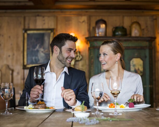 Auszeit zu Zweit romantisches Dinner mit Weinbegleitung Hotel Theresa im Zillertal