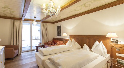 Ein Überblick über das Landhauszimmer mit der Nummer 35 im Zillertal im Hotel Theresa im Zillertal