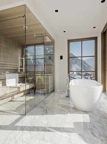 Penthouse Suite - Bad mit freistehender Badewanne & Sauna Hotel Theresa im Zillertal Penthouse Suite - Bad mit freistehender Badewanne & Sauna Hotel Theresa im Zillertal