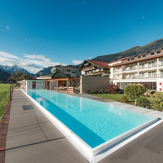 Wellnessurlaub 25 M Sportpool Sommer Hotel Theresa im Zillertal Wellnessurlaub 25 M Sportpool Sommer Hotel Theresa im Zillertal