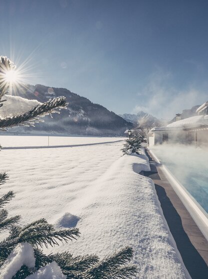 Das Hotel Theresa im Zillertal zeigt seinen 25-Meter-Pool im Winter