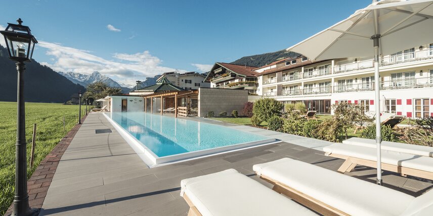 The sports pool at the Zillertal Hotel Theresa invites you to swim