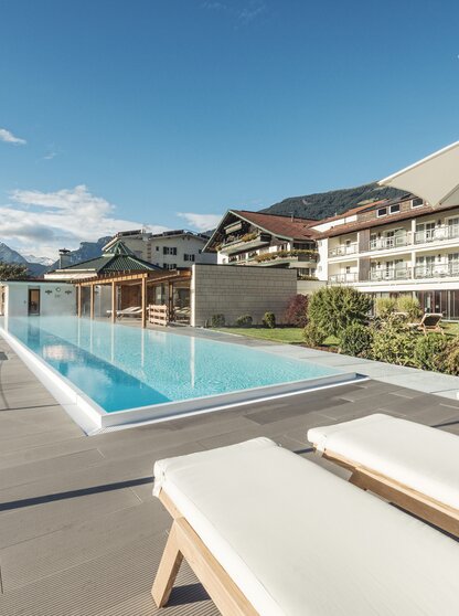 Der Sportpool im Zillertaler Hotel Theresa lädt zum Schwimmen ein