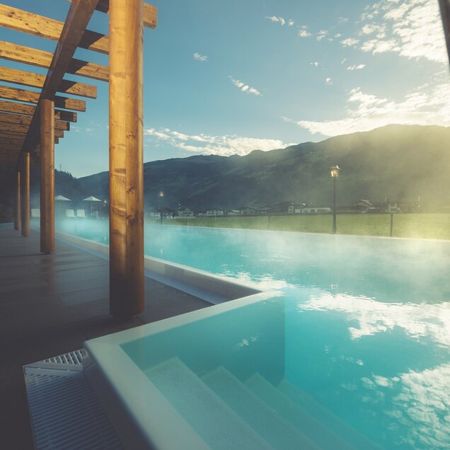 Wellnessurlaub Sportpool 25m Einstieg Hotel Theresa Zillertal