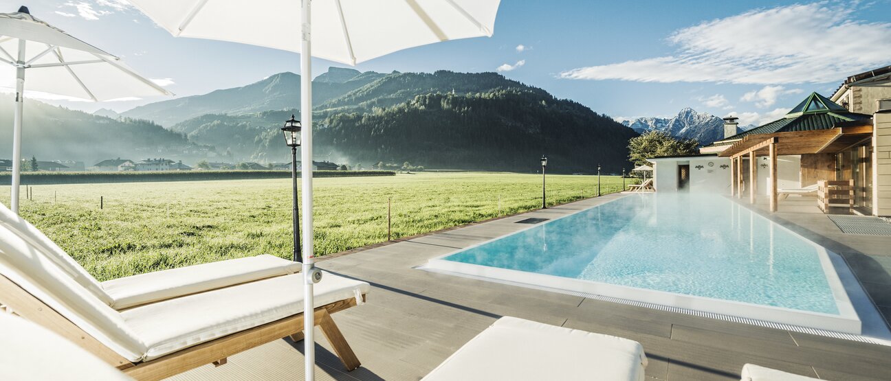 Wellnessurlaub Sonnenliegestühle 25 Meter Pool Hotel Theresa im Zillertal Wellnessurlaub Sonnenliegestühle 25 Meter Pool Hotel Theresa im Zillertal