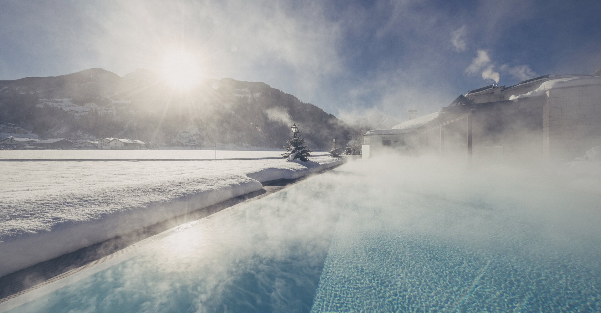 Das Hotel Theresa im Zillertal zeigt seinen 25-Meter-Pool im Winter