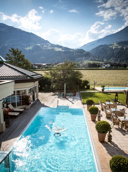 Wellnessurlaub Außenpool Tauchen Hotel Theresa im Zillertal