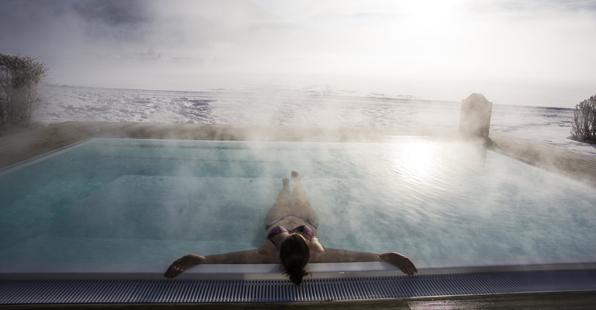 In winter you can relax in the saltwater pool in the Zillertal at Hotel Theresa Zillertal