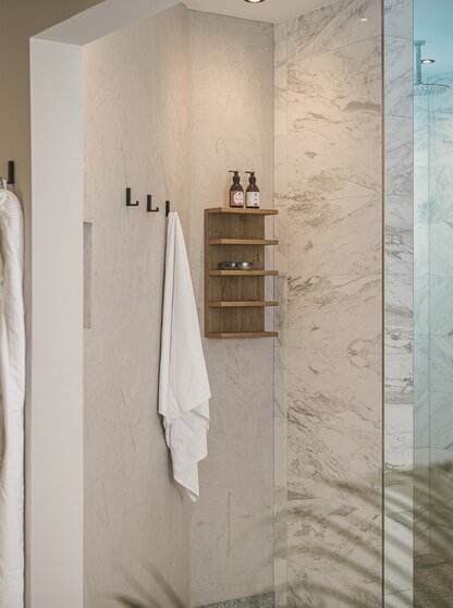 Wellness - Saunawelt Duschen Detailbild Wellnesshotel Theresa im Zillertal Wellness - Saunawelt Duschen Detailbild Wellnesshotel Theresa im Zillertal