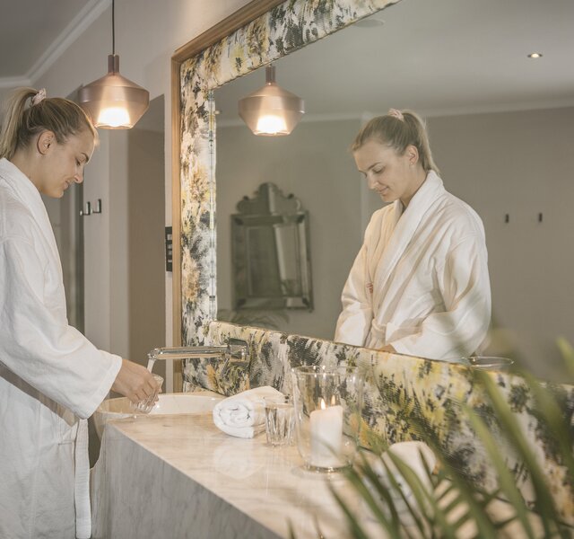 Wellness - Saunawelt Granderwasser Brunnen Wellnesshotel Theresa im Zillertal