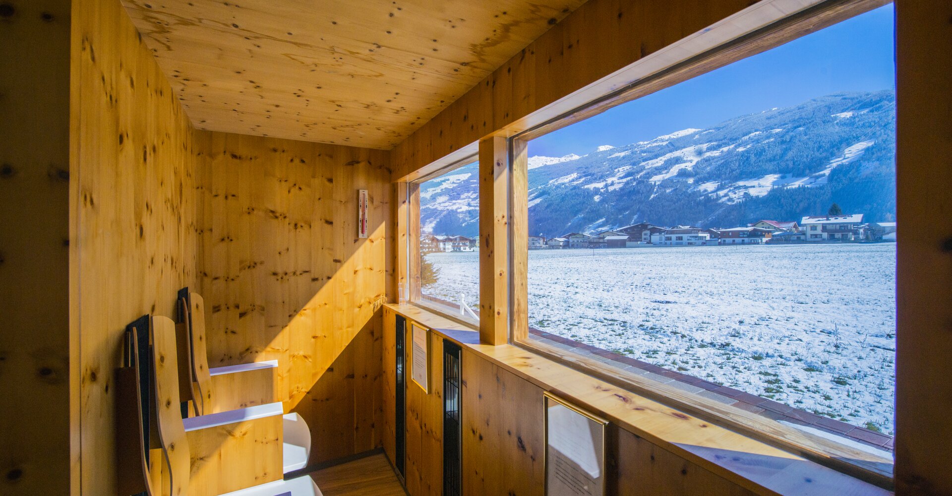 Eine Infrarotkabine im Hotel Theresa im Zillertal ist zu sehen