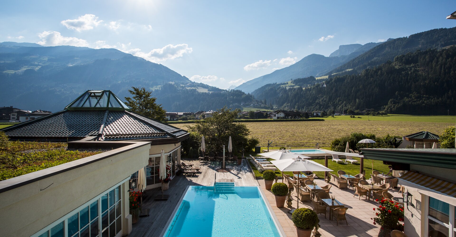 Sonnenterrasse & Aussenpool Hotel Theresa Zillertal