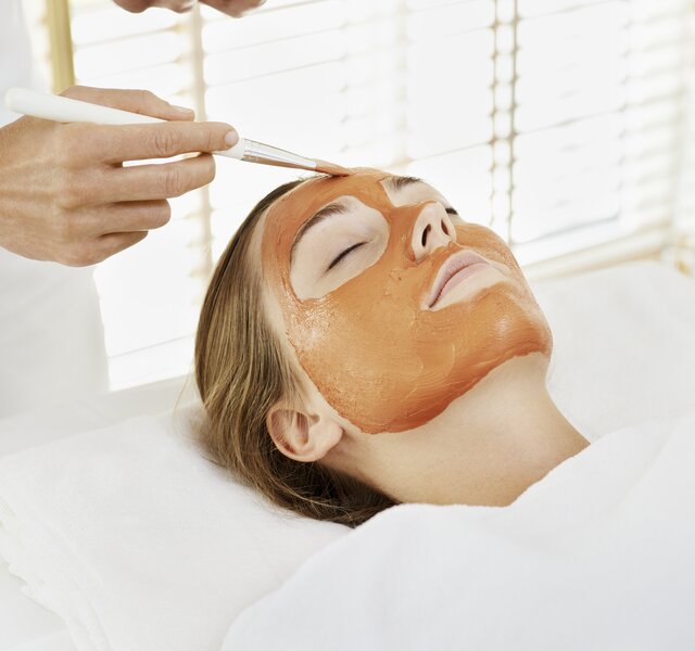 Wellnessurlaub Spa Treatment Maske Hotel Theresa Zillertal