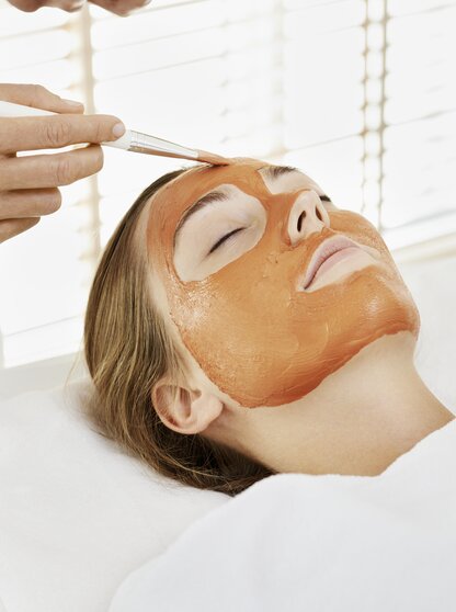 Wellnessurlaub Spa Treatment Maske Hotel Theresa Zillertal