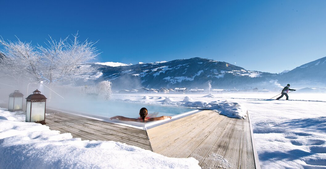 Wellnessurlaub im Zillertal Solepool im Winter mit Langläufer Hotel Theresa Wellnessurlaub im Zillertal Solepool im Winter mit Langläufer Hotel Theresa