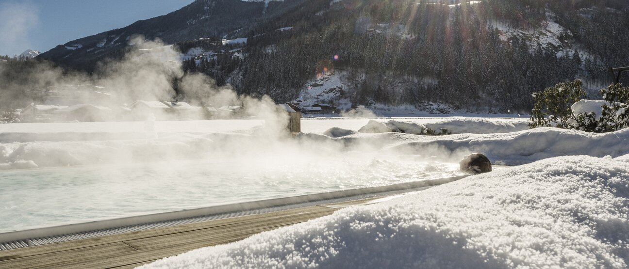 Wellnessurlaub im Zillertal Solepool im Winter Hotel Theresa Wellnessurlaub im Zillertal Solepool im Winter Hotel Theresa