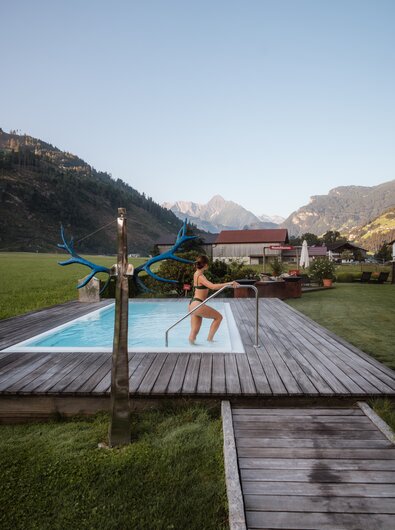 In the morning the saltwater pool at the Theresa Wellness Hotel offers magnificent panoramic views