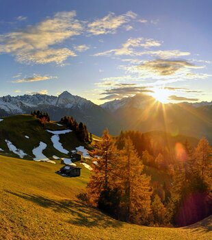 Herbstliche Landschaft mit Bergen im Zillertal nahe dem Hotel Theresa im Zillertal