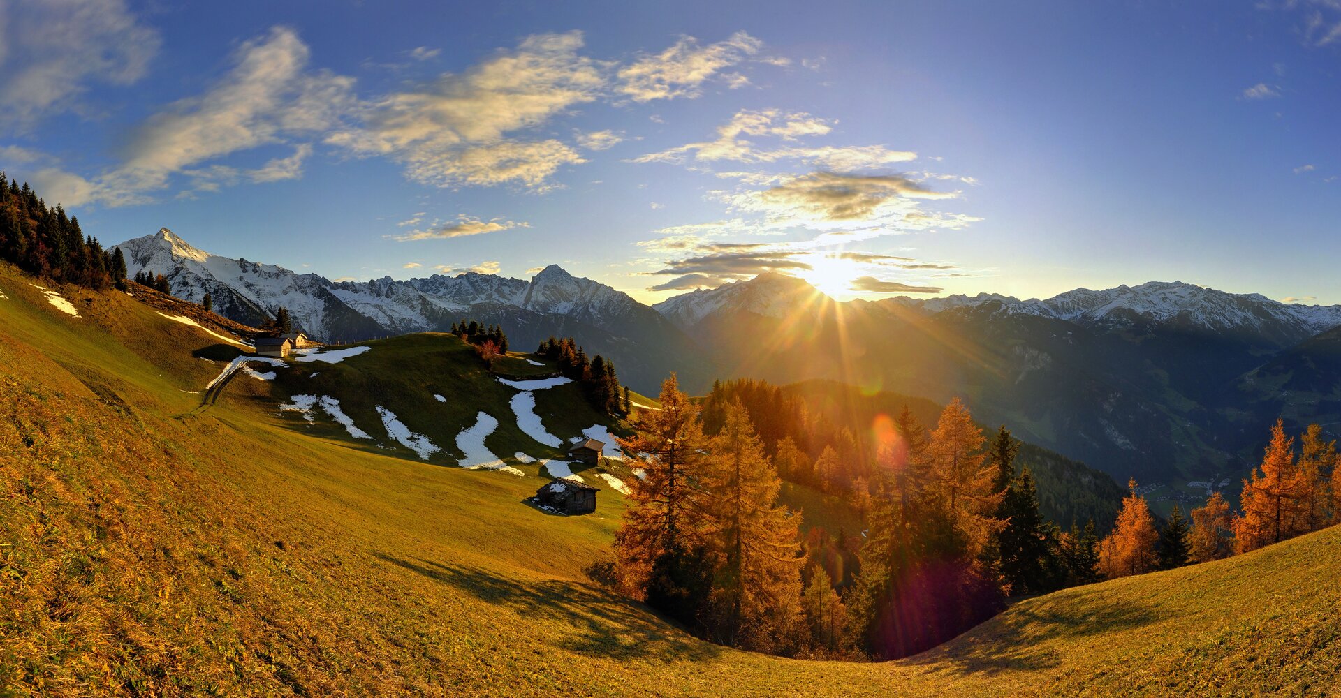 Herbstliche Landschaft mit Bergen im Zillertal nahe dem Hotel Theresa im Zillertal