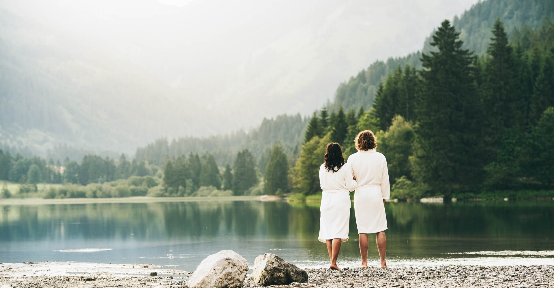 Auszeit zu Zweit Paar am See Hotel Theresa im Zillertal