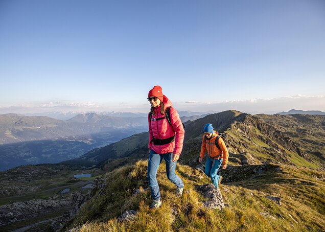 Two hikers on the Kreuzjoch in the Zillertal Arena