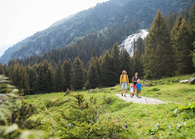 A family is spending the summer in the Zillertal near Hotel Theresa Zillertal